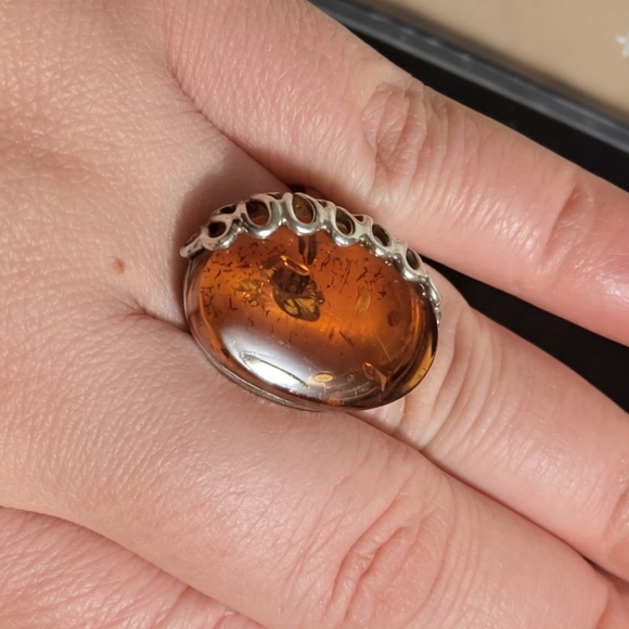 Silver and Amber Women's Ring - Picture 5 of 5